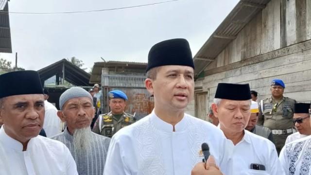 Presiden Serahkan Hewan Kurban ke Warga Transmigrasi di Sigi, Mentrans Tegaskan Bantuan Bukan dari Pribadi