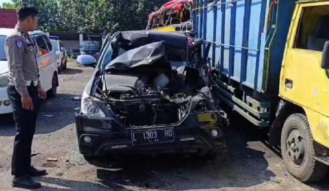 Kecelakaan Maut di Tol Jombang-Mojokerto Tewaskan Tiga Orang, Innova Tabrak Truk Bermuatan Beton