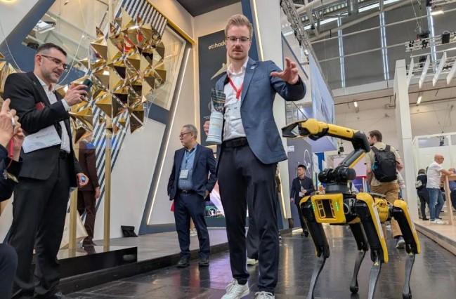 Masa Depan Logistik: Integrasi Robot, Kecerdasan Buatan, dan Peran Manusia di Era Industri 5.0
