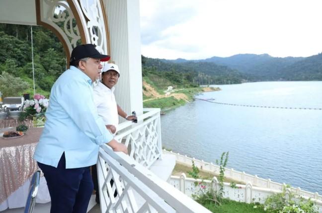 Wamen PKP Fahri Hamzah Tinjau Bendungan Tiu Suntuk, Dorong Pemanfaatan Terpadu dan Renovasi Rumah Warga