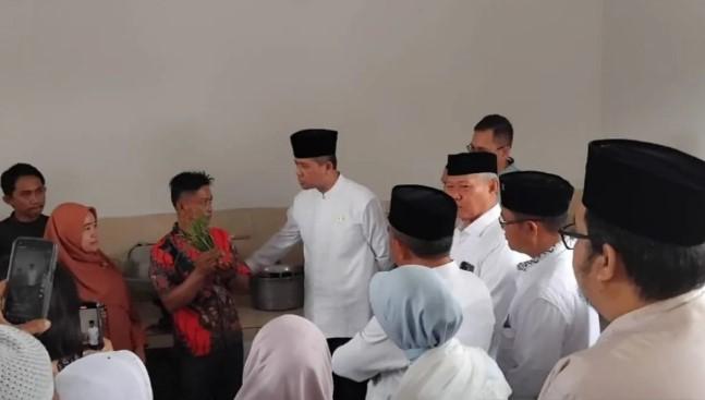 Menteri Transmigrasi Puji Produk Unggulan Bawang Garing dari Sigi