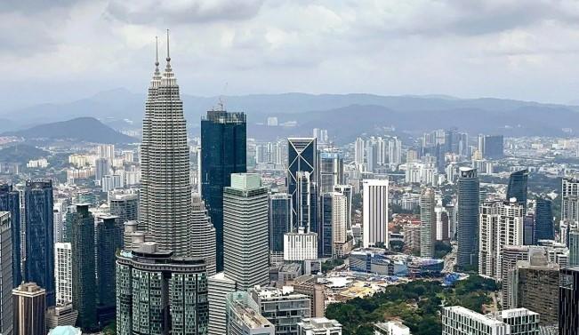 Petronas Umumkan Transformasi Strategis, Pangkas 10 Persen Pegawai dan Bekukan Rekrutmen hingga 2026