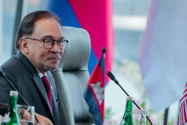 Anwar Ibrahim Tanggapi Rencana Pemangkasan Pegawai Petronas, Tegaskan Mayoritas Adalah Pegawai Kontrak