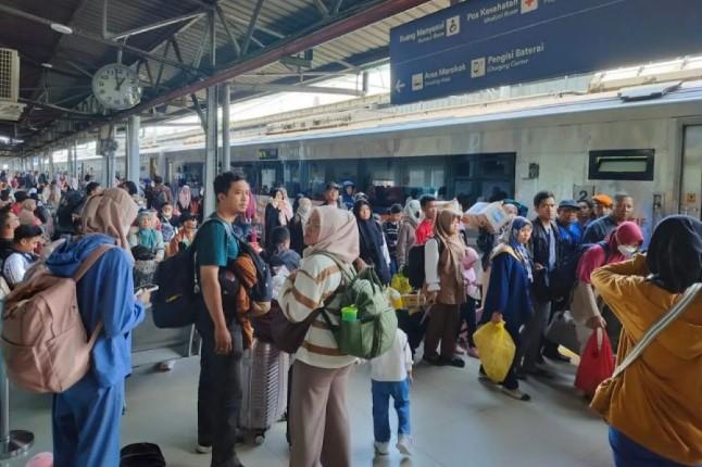 KAI Catat 197 Ribu Tiket Terjual Hanya dalam Satu Hari, Diskon 30 Persen Diberikan Hingga 31 Juli