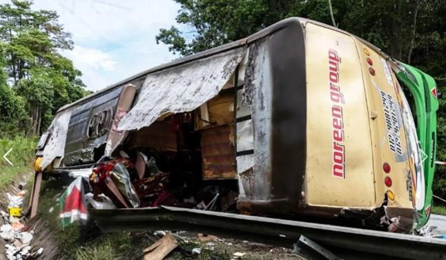 Libur Idul Adha Berujung Duka, Bus Mahasiswa Terbalik Usai Tabrakan dengan Minibus