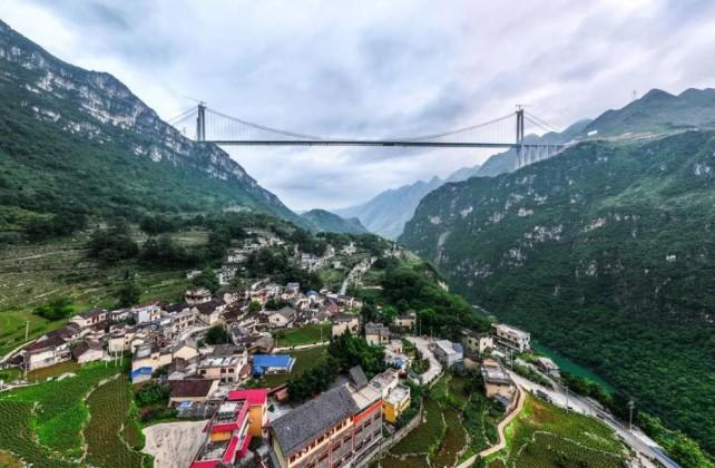 Jembatan Ngarai Besar Huajiang Jadi Simbol Kemajuan Teknik Sipil Tiongkok di Pegunungan