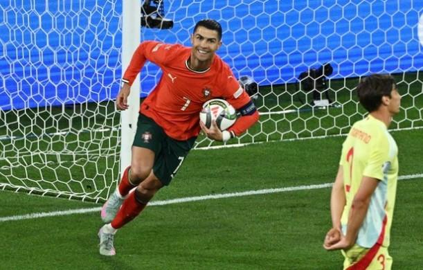Cristiano Ronaldo Cetak Gol, Tangis Haru Warnai Kemenangan Portugal di Final