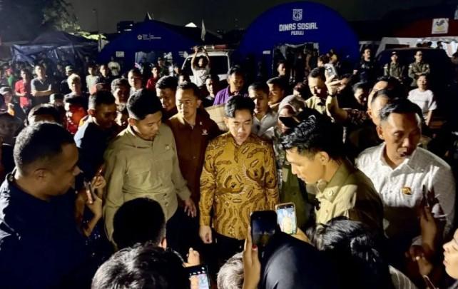 Gibran Tinjau Pengungsian Korban Kebakaran Kapuk Muara, Tekankan Kelayakan Tempat dan Pencegahan