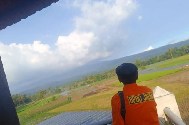 BPBD Jember Pantau Perkembangan Erupsi Gunung Raung