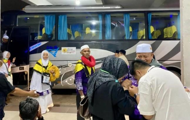 Kloter 1 Debarkasi Batam Tiba, Gubernur Kepri Sambut Jamaah Haji Asal Kepri
