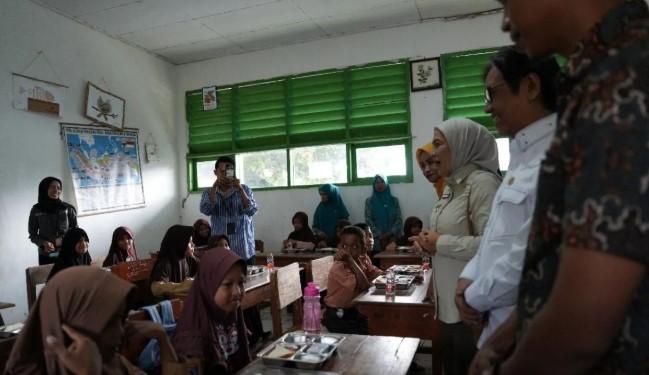 Program Makan Bergizi Gratis di Baubau, Anak Sehat Ibu Dapat Kerja