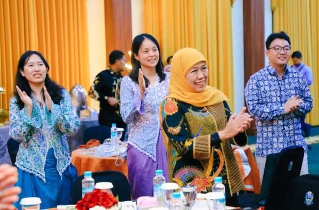 Gubernur Khofifah Tawarkan Pesona Wisata Jatim kepada Mahasiswa Asing Peking University
