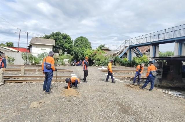 KAI Tutup 19 Perlintasan Liar di Tanjungkarang, Cegah Kecelakaan dan Jaga Keselamatan Publik