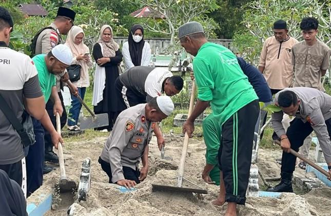“Sambang Duka” Wakapolres Lingga, Kompol Andi Sutrisno, Diterima Hangat Warga