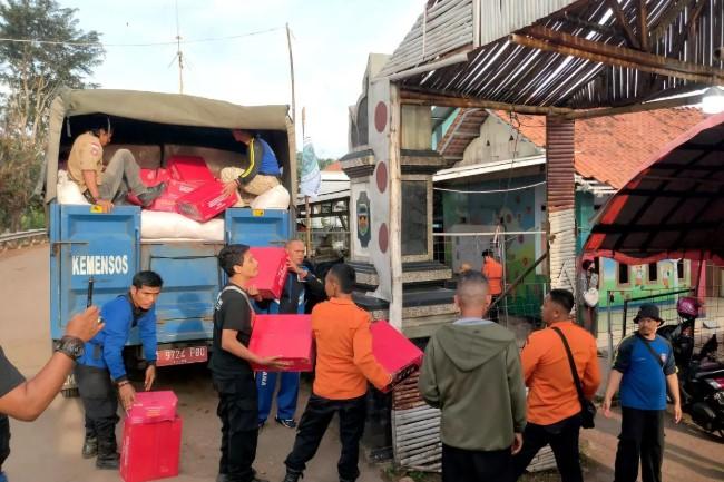 Kemensos Salurkan Bantuan Tahap Kedua untuk Korban Longsor Pasirmunjul, Purwakarta