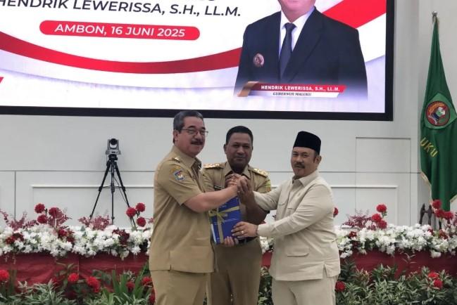 Menteri PPN/Bappenas Serahkan Rencana Induk Wisata Banda Neira, Dorong Maluku Jadi Pusat Pertumbuhan Timur