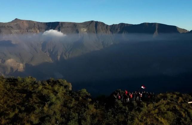 Menaklukkan Tambora: Pendakian Penuh Makna di Gunung Bersejarah Pulau Sumbawa
