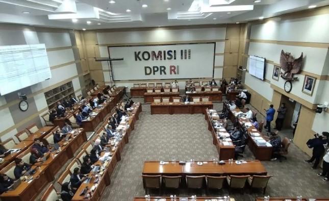 Komisi III DPR Gelar RDPU Bareng LPSK dan Peradi, Serap Aspirasi RUU KUHAP