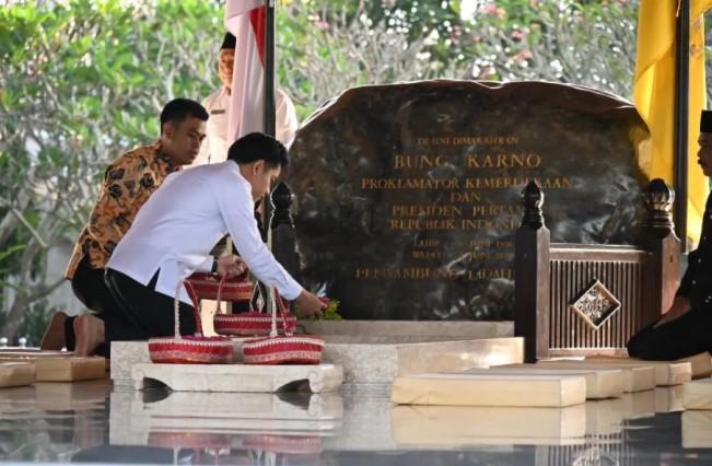 Ziarah ke Makam Bung Karno, Wapres Gibran Tegaskan Komitmen Hormati Pendiri Bangsa