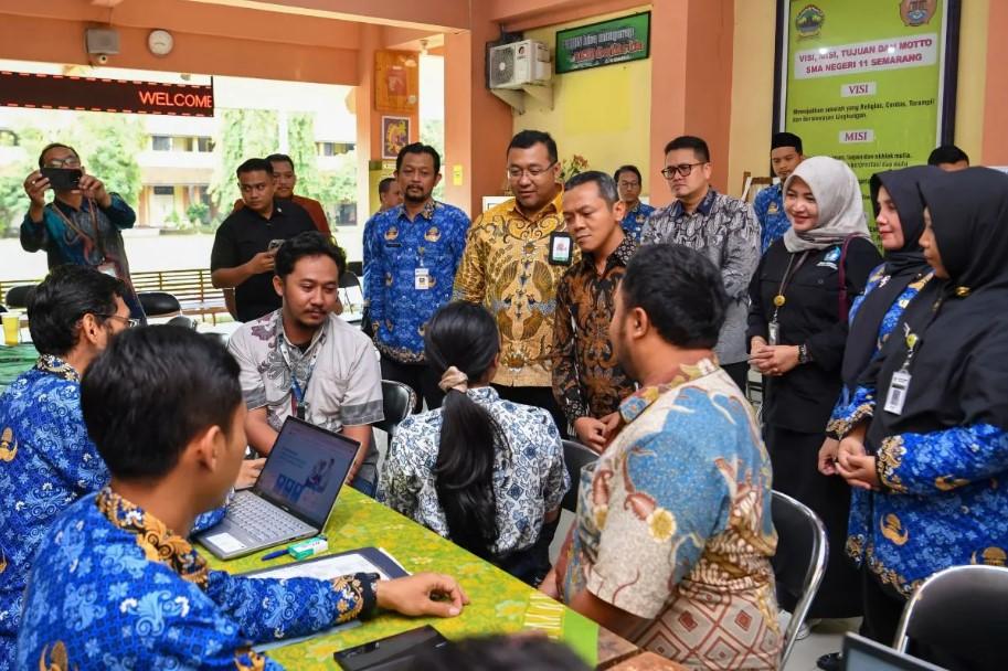 Wamendikdasmen Tinjau Langsung SPMB di Semarang, Dorong Kolaborasi Sekolah Swasta dan Pemerintah