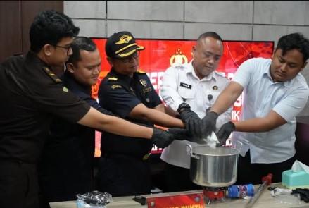 Bea Cukai dan Polres Karimun Ungkap Penyelundupan Narkotika dan Musnahkan Barang Bukti