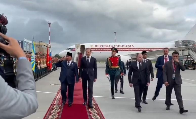 Presiden Prabowo Tiba di St. Petersburg, Disambut Hangat oleh Wakil PM Rusia Denis Manturov