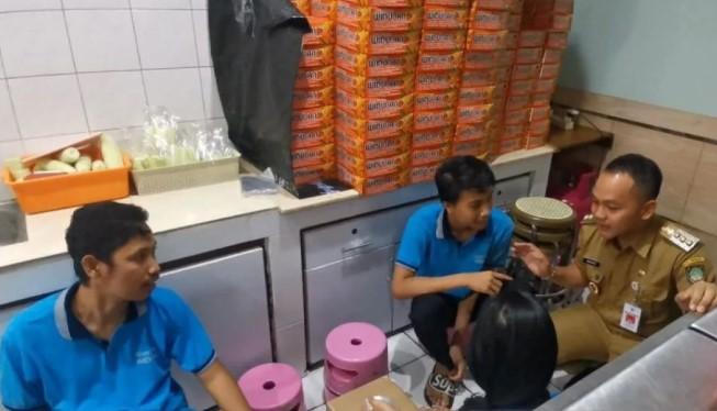 Terbukti Mengandung Babi, Ayam Goreng Widuran Solo Dikenai Sanksi dan Wajib Cantumkan Label Tidak Halal