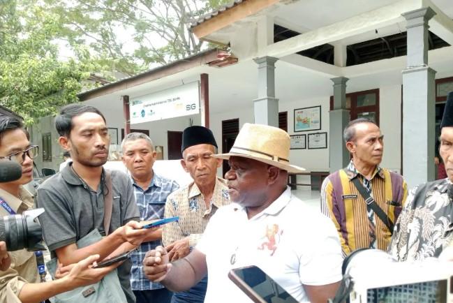Menteri HAM Natalius Pigai Serap Aspirasi Warga Terdampak Pembangunan KEK Mandalika di Desa Kuta