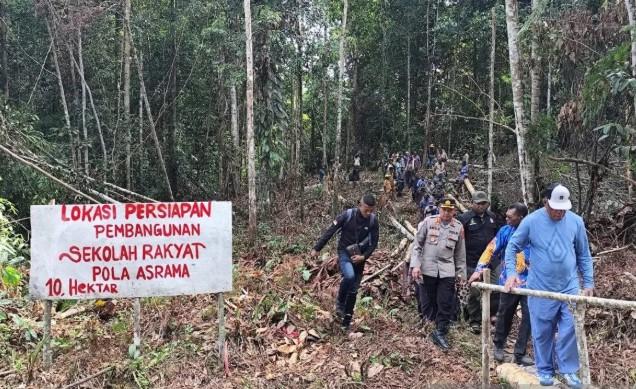 Pemkab Teluk Wondama Siapkan Lahan 10 Hektare untuk Sekolah Rakyat, Dukung Akses Pendidikan Merata di Papua Barat