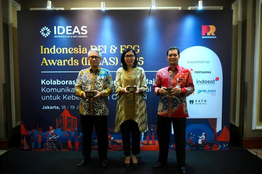 Setjen DPR RI meraih tiga penghargaan sekaligus dalam ajang Indonesia Development Award for Society (IDEAS) 2025