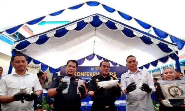 Sindikat Narkotika Internasional Terungkap di Bandara Hasanuddin, Bea Cukai Makassar Sita 2 Kg Sabu Senilai Rp2,4 Miliar
