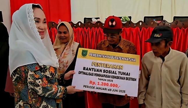 Pemkab Natuna Gandeng PT Pos Indonesia Salurkan BST bagi Keluarga Miskin Ekstrem