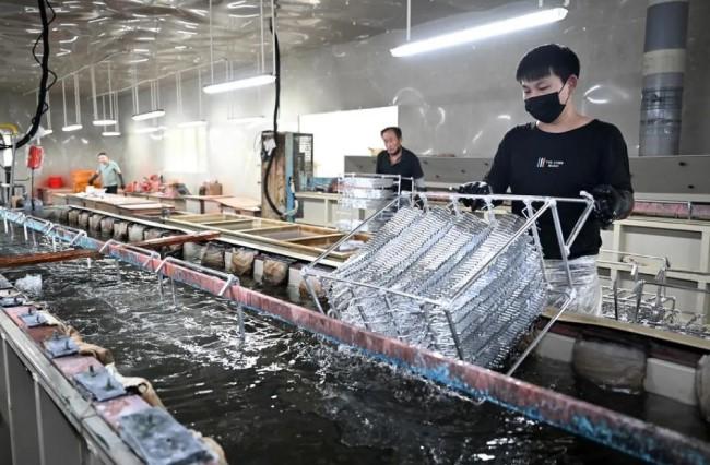Industri Kecantikan Dorong Pertumbuhan Ekonomi Kabupaten Luyi, China Lewat Produksi Kuas Makeup
