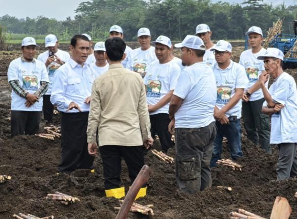 Mentan Tegaskan Komitmen Pemerintah untuk Petani Tebu di Hadapan Wapres