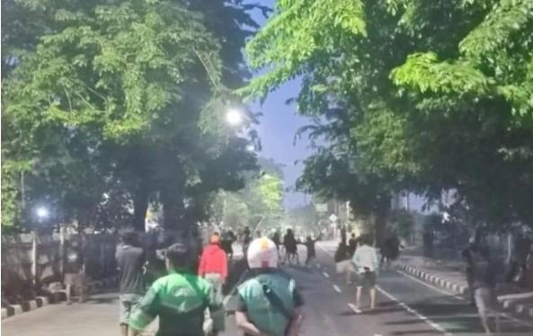Remaja Tewas dalam Tawuran Bersenjata Tajam di Pintu Tol Kebon Nanas, Jakarta Timur