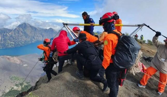 Humaniora 23 Juni: Pendaki Brasil Jatuh di Rinjani, Kekurangan Kepala Sekolah, hingga Anak SD Sawer Biduan