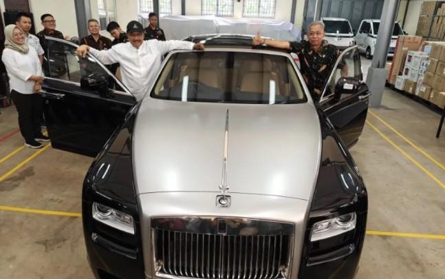 Kemensos Renovasi 20 Rumah Warga Tidak Mampu di Makassar dari Hasil Lelang Rolls-Royce