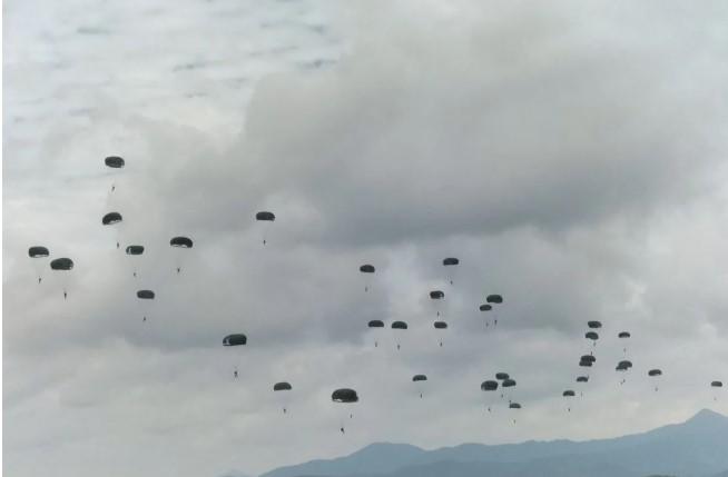 Kopasgat TNI AU Gelar Simulasi Perebutan Bandara dalam Latihan Jalak Sakti dan Hardha Marutha I 2025