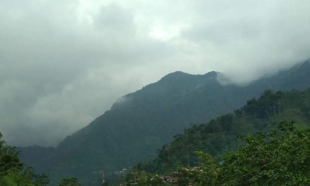 Mahasiswi Kudus Terjatuh di Jurang Gunung Natas Angin, Tim SAR Lanjutkan Pencarian
