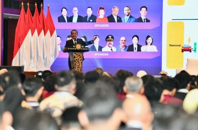 Bahlil Lahadalia Tegaskan Daerah Harus Jadi Tuan Rumah dalam Hilirisasi Tambang dan Industri