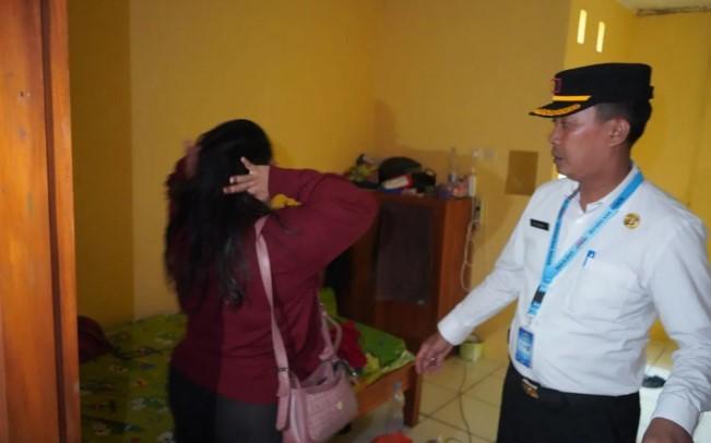 Razia di Cibinong, Satgas Gaktibmas Bogor Amankan 12 Perempuan Diduga PSK Daring