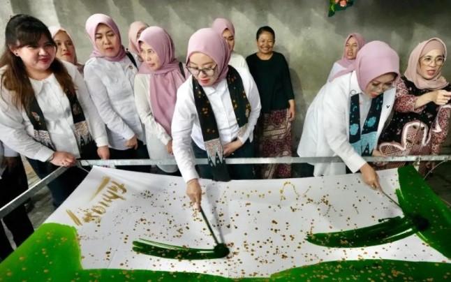 Kemensos Salurkan Bantuan ATENSI untuk Perajin Disabilitas Rumah Kinasih, Dorong Kemandirian Lewat Batik Ciprat