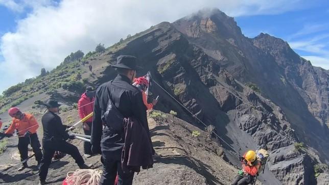 Pendaki Asal Brasil Ditemukan Meninggal di Kedalaman 600 Meter Gunung Rinjani, Evakuasi Dilanjutkan Pagi Hari