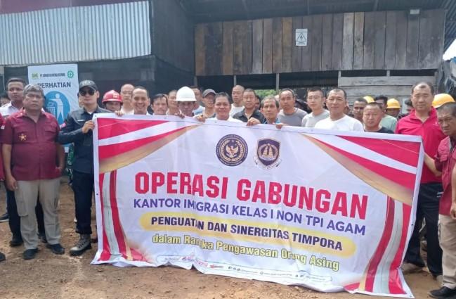 Imigrasi Pastikan Tak Ada Pelanggaran oleh 13 TKA Tiongkok di PT GMK Pasaman Barat