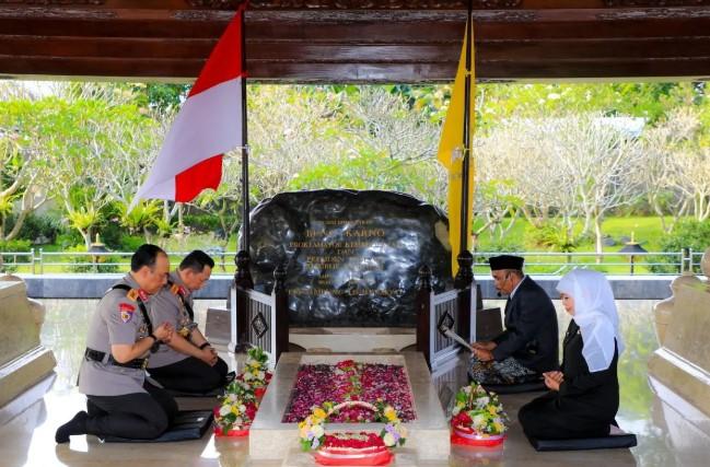 Khofifah Ajak Teladani Nasionalisme Bung Karno dalam Momentum Hari Bhayangkara