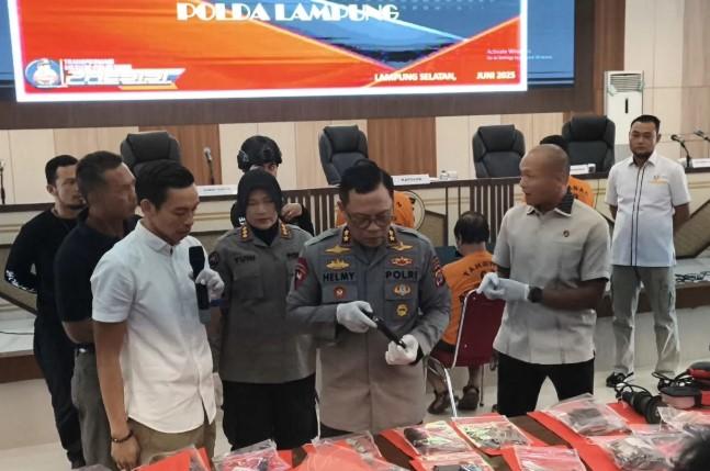 Polda Lampung Bongkar Home Industri Senpi Ilegal, Ribuan Amunisi Diamankan