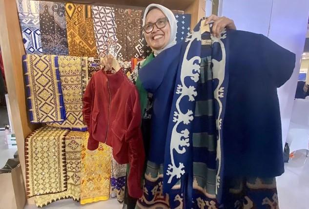 UMKM Perempuan di Lampung Angkat Tapis Tradisional Lewat Busana Siap Pakai