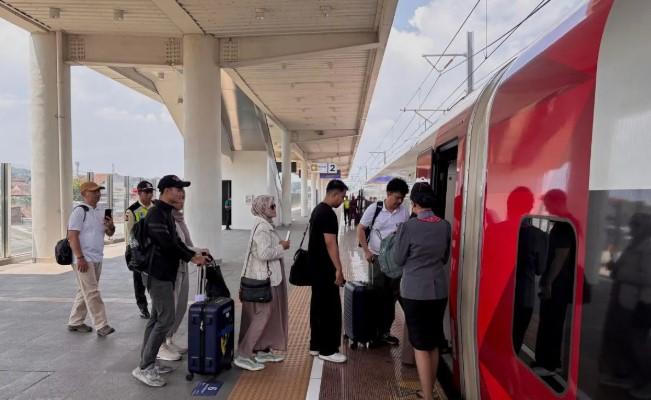 Kereta Cepat Whoosh Cetak Rekor Baru, Layani Hampir 26.000 Penumpang dalam Sehari