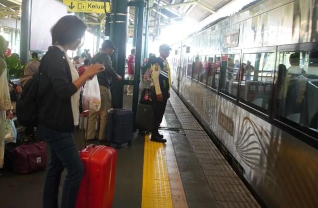 400 Ribu Orang Pilih Naik Kereta Api untuk Liburan Akhir Juni 2025
