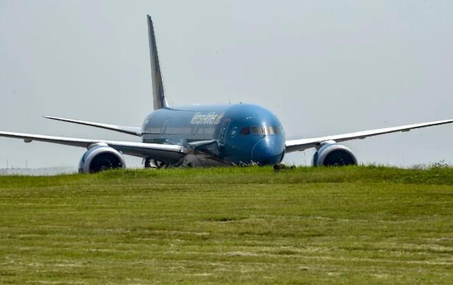 Dua Pesawat Vietnam Airlines Saling Senggol di Bandara Hanoi, Tidak Ada Korban